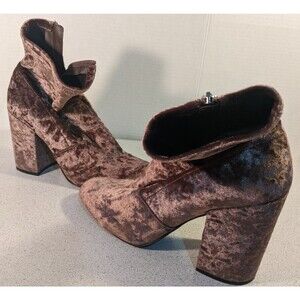 Steve Madden Crushed Velvet Ankle Boots ~ Blush Rose ~ Zip Up ~ Size 8.5